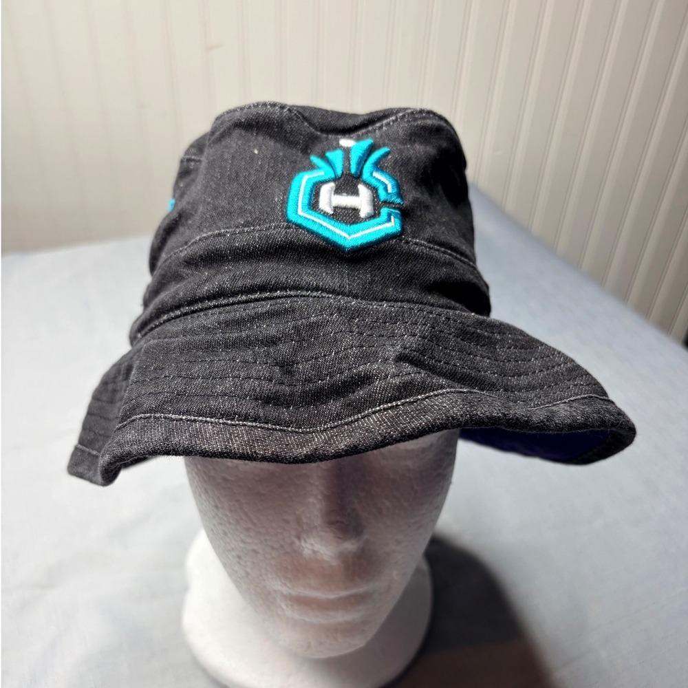Mitchell & Ness Charlotte Hornets Bucket Hat S/M Black Denim NBA Flexfit Logo
